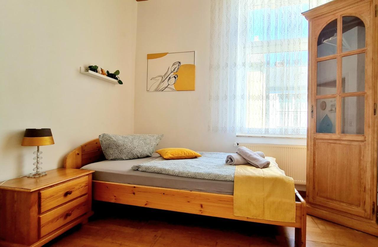 Elena Flat Tulpe Duisburg Zentrum Luaran gambar